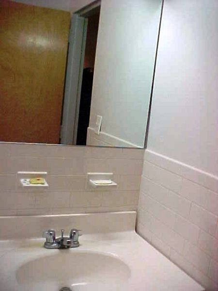 File:600bathroom1view2.jpg